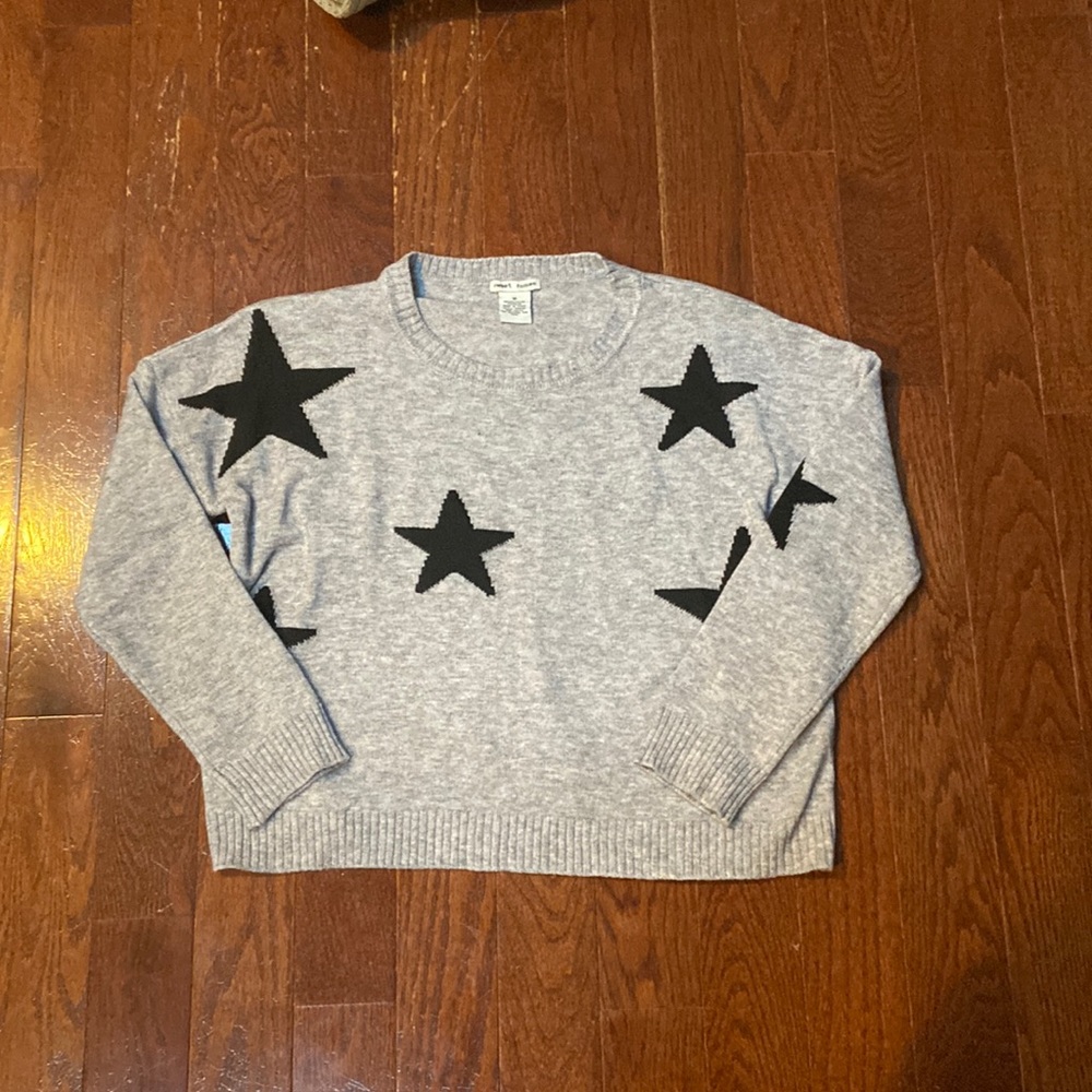 Grey sweater with black stars